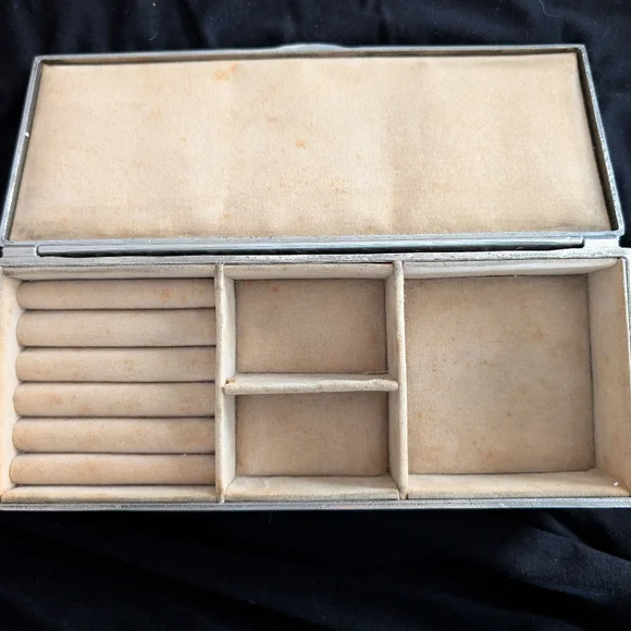 Beautiful Silver Decorative Jewelry/Trinket Box